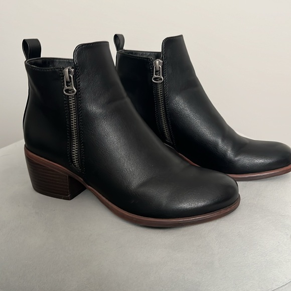 Taxi Heeled Ankle Bootie - Picture 6 of 6